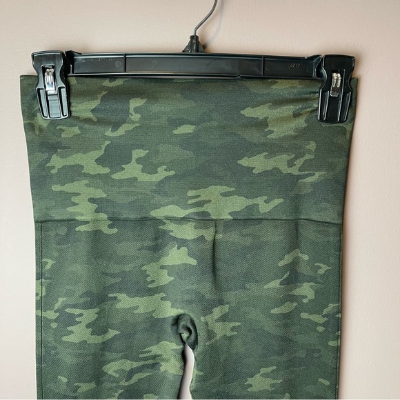 Spanx Green Camo Seamless Leggings M - Picture 6 of 9